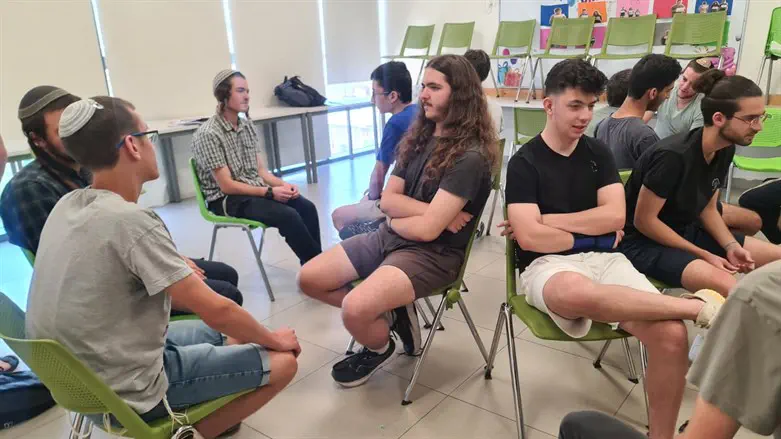 אני אוהב את כולם וכל אחד הוא אח שלי 