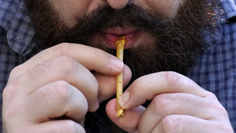 הדגמת שימוש ברפליקה של המשרוקית