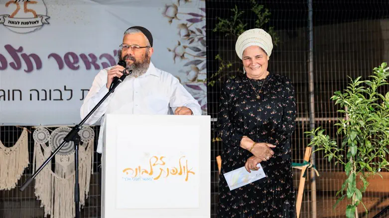 הרב גדי והרבנית נורית בן זמרה