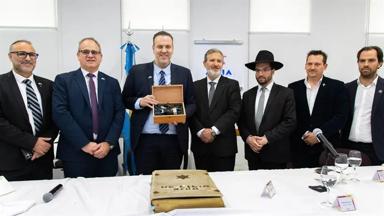 השר מיקי זוהר במפגש עם ראשי הקהילה היהודית בארגנטינה