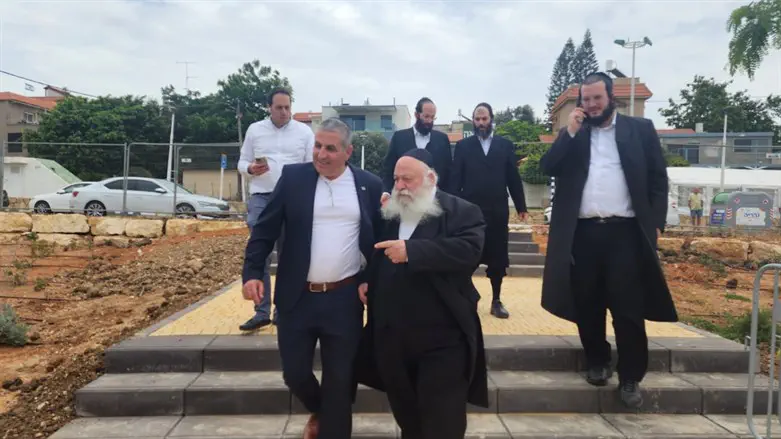 גולדקנופף בסיור