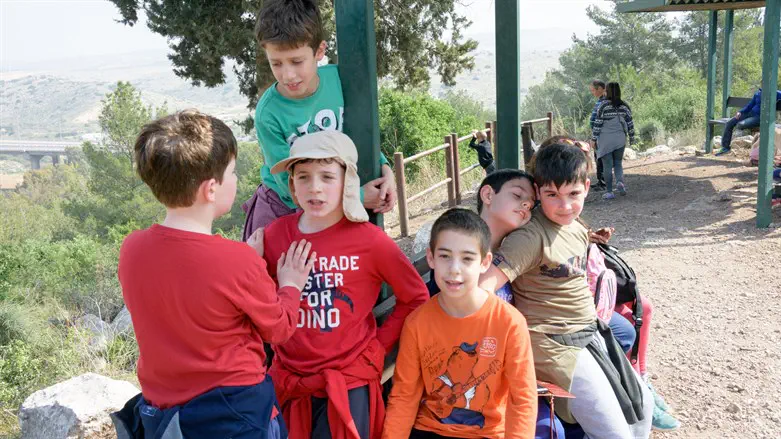 Israeli schoolchildren on a trip near Jerusalem (illustrative)