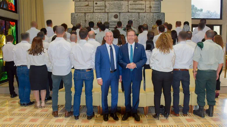 מרשימים, פורצי דרך, עוצרי נשימה, מעוררי השראה