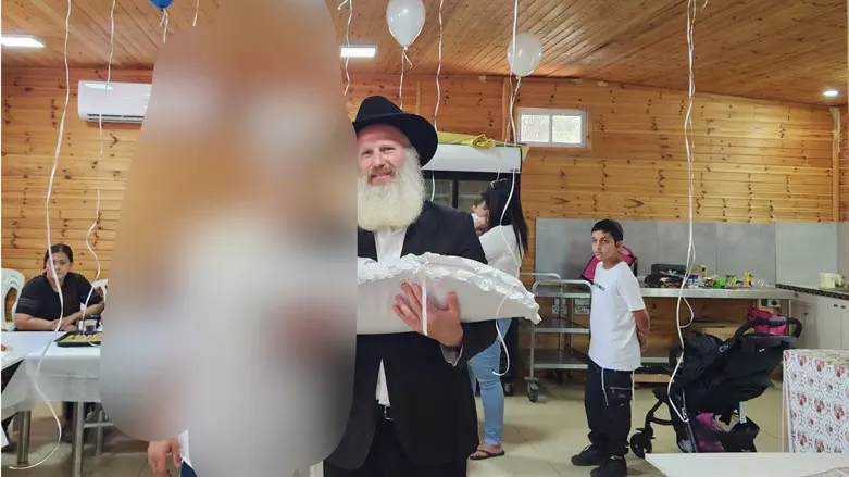 Rabbi Robinson honored at the circumcision