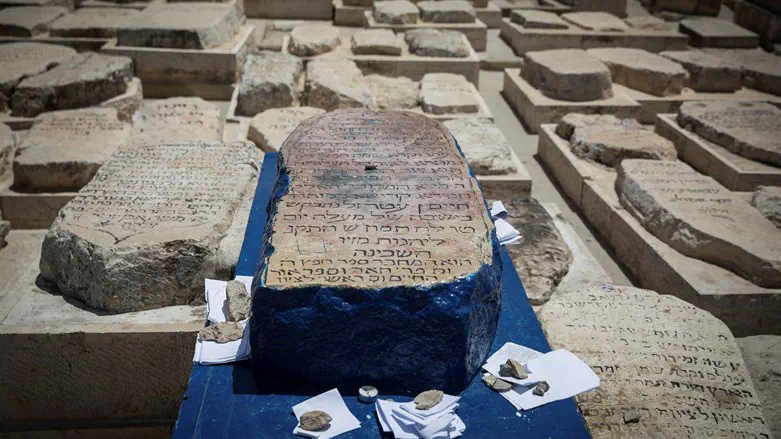 קבר "אור החיים"