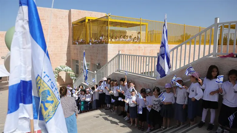 תלמידי בית הספר ממ"ד הר נוף