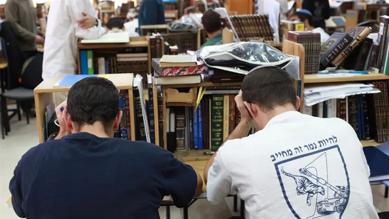 ישיבת הסדר (למצולמים אין קשר לכתבה)