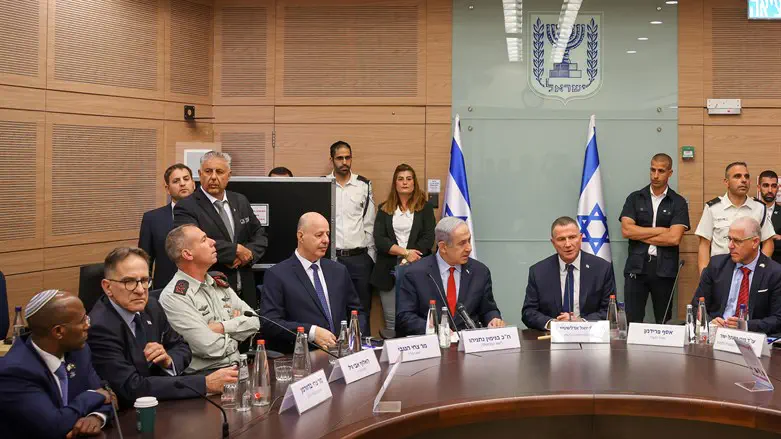 רמז ש"הסכמון" לא יגרור מחאה חריפה. נתניהו בישיבת ועדת חוץ וביטחון
