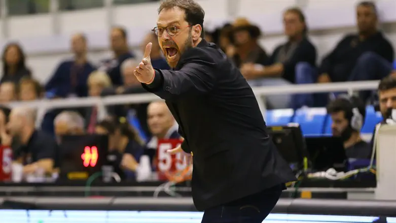 דרוקר. תבוסה בפתיחת האליפות