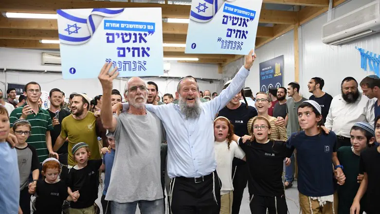 Supporters of the Ma'ale Eliyahu yeshiva