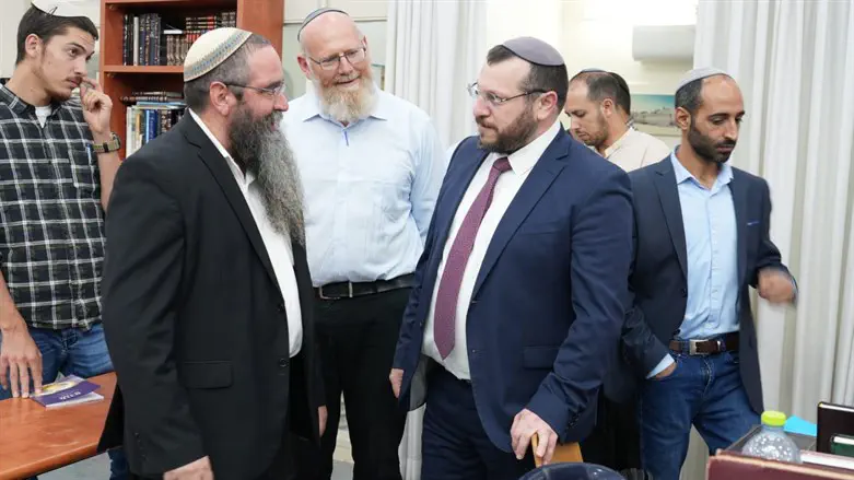 עמיחי אליהו בעכו