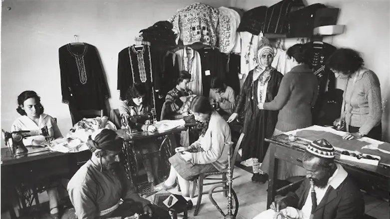 Yemenites at a Tailor in Je-m