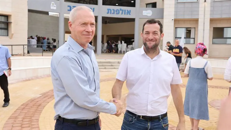 יוסי דגן ויואב גלנט