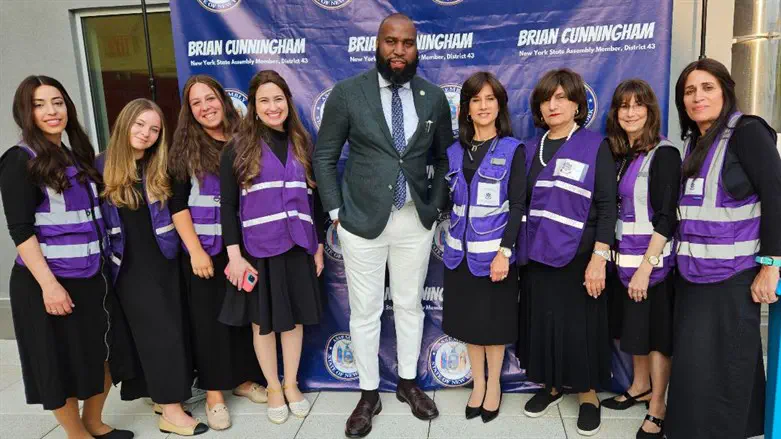 Brian Cunningham with Justice Ruchie Freier & Ezras Nashim members