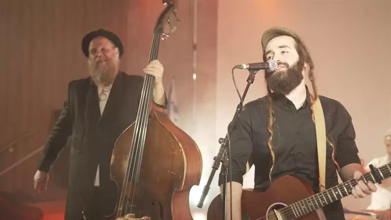 אברהם יצחק ונאור כרמי