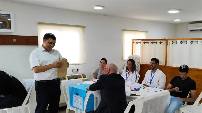 אבינעם גואלמן