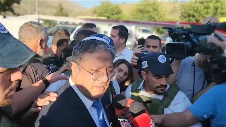 Ben Gvir at scene of attack