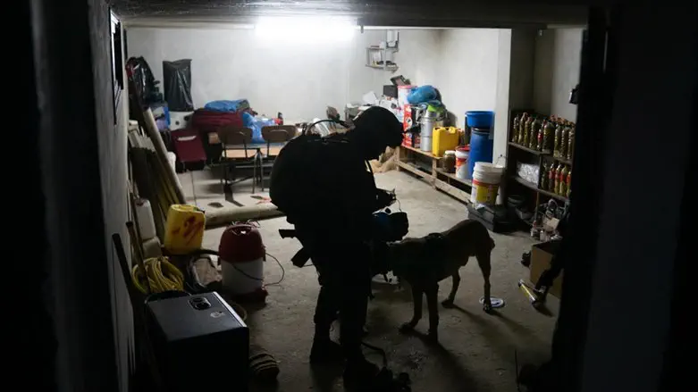 מיפוי בית אחד המחבלים 