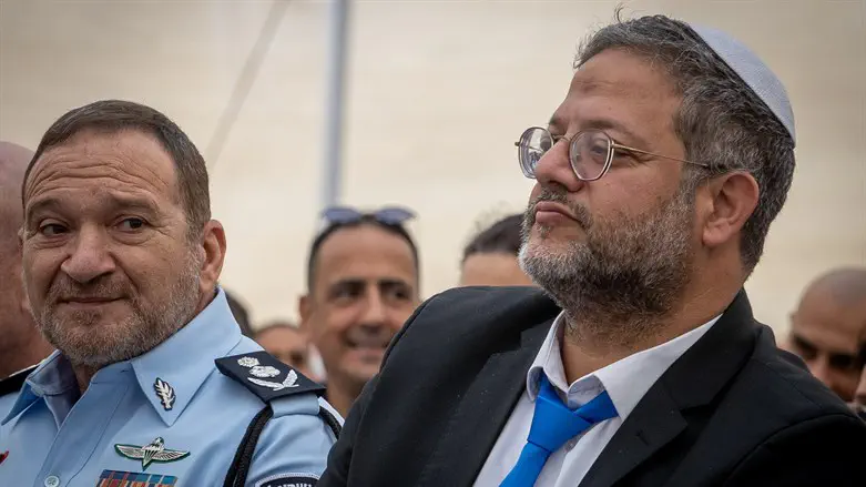 השר בן־גביר עם המפכ"ל שבתאי