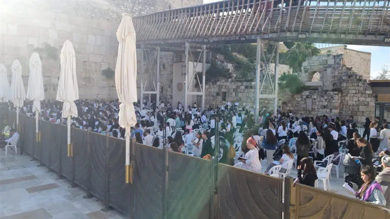 עזרת הנשים אמש בכותל