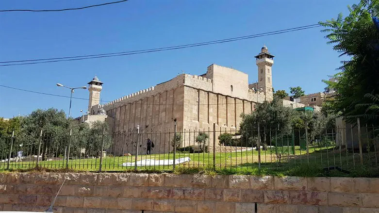 סערה סביב השמירה על מערת המכפלה