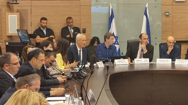 בני גנץ בוועדת החוקה