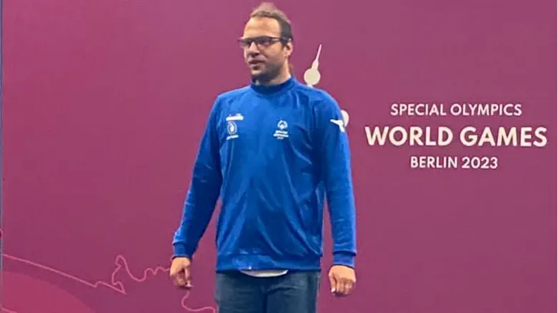 סגל על הפודיום