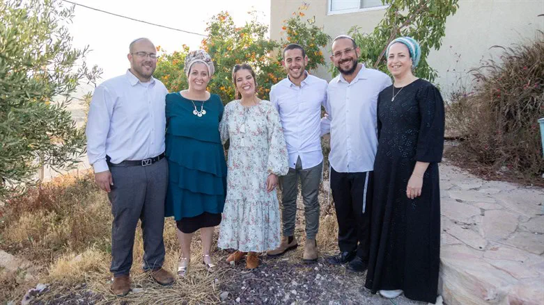 אירוסין במשפחת אודס ואמיתי