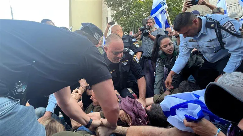 העימותים