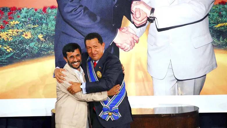 הוגו צ'אווס ומחמוד אחמדניג'אד