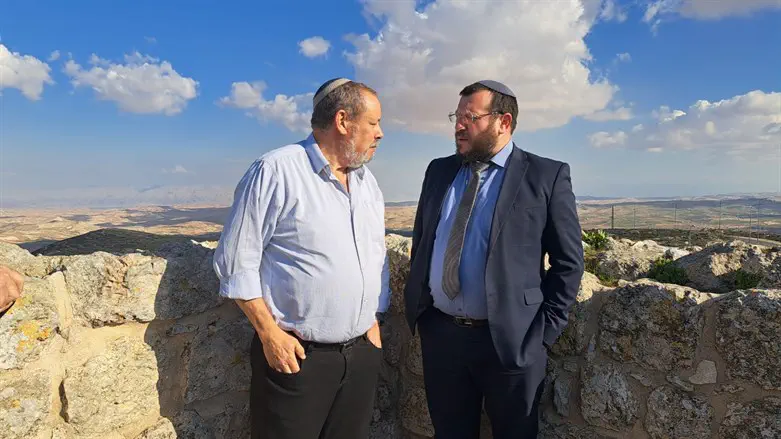 השר אליהו ודמרי בדביר