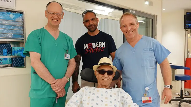 דוד טובול והצוות הרפואי