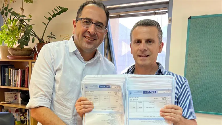 מהנדס העיר ירושלים יואל אבן , ומנכ"ל שמיני נכסים אודי רגונס