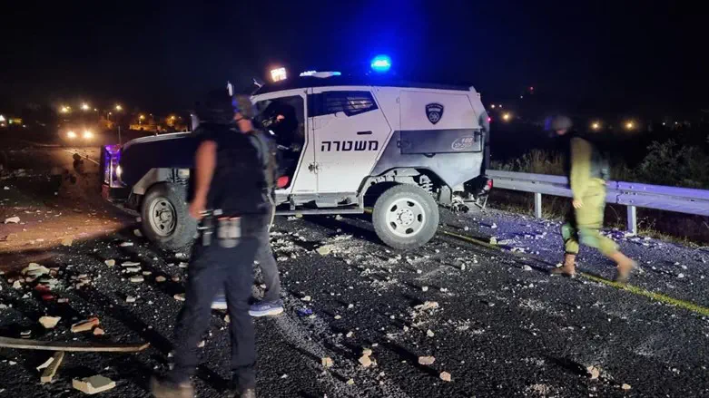 הכביש לעטרת חסום בסלעים שהשליכו פורעים ערבים