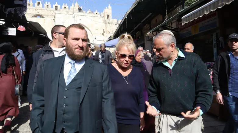 Rabbi Shmuley Boteach and Roseanne in Old City of Jerusalem