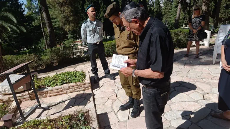 יאיר שטרן באזכרה בהר הרצל