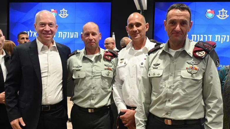 גלנט עם הרמטכ"ל והאלופים החדשים