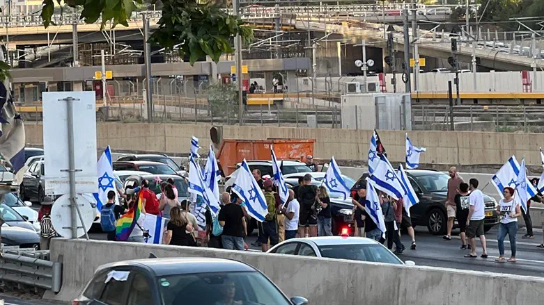 protestors on judicial reform