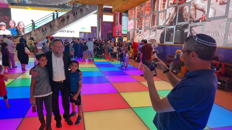 הרב יוסף צבי רימון בסינמה סיטי