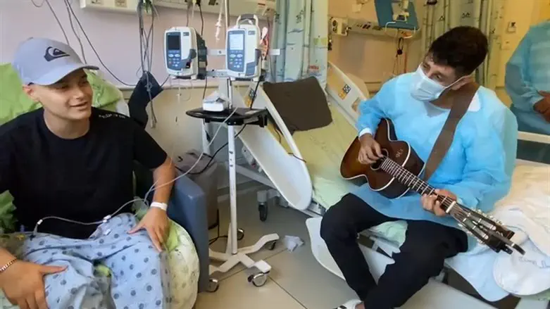 Идан Амади пришёл к солдату в больницу