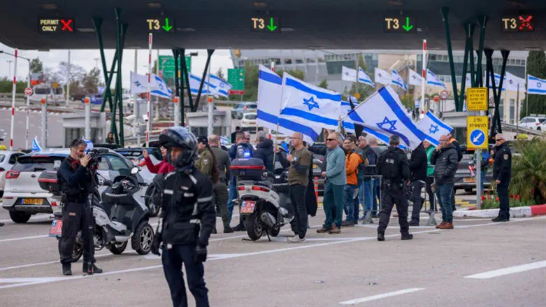 חסימות בכניסה לנתב"ג. ארכיון