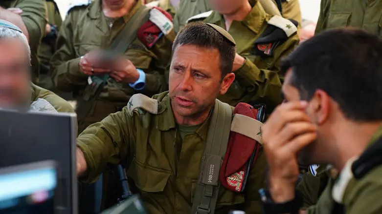 אבי בלוט בחמ"ל המבצעי