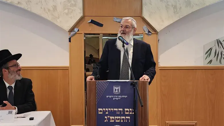 הרב אלי בן דהן במהלך הכנס