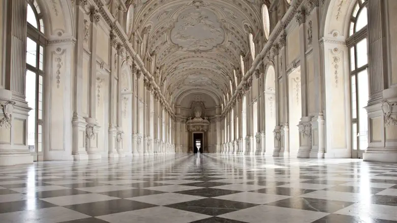 ארמון מלכותי