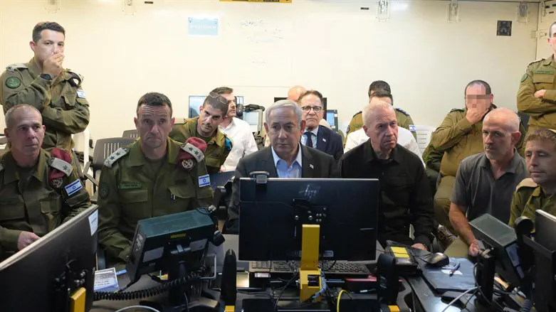 נתניהו הלוי וגלנט בחפ"ק המבצע