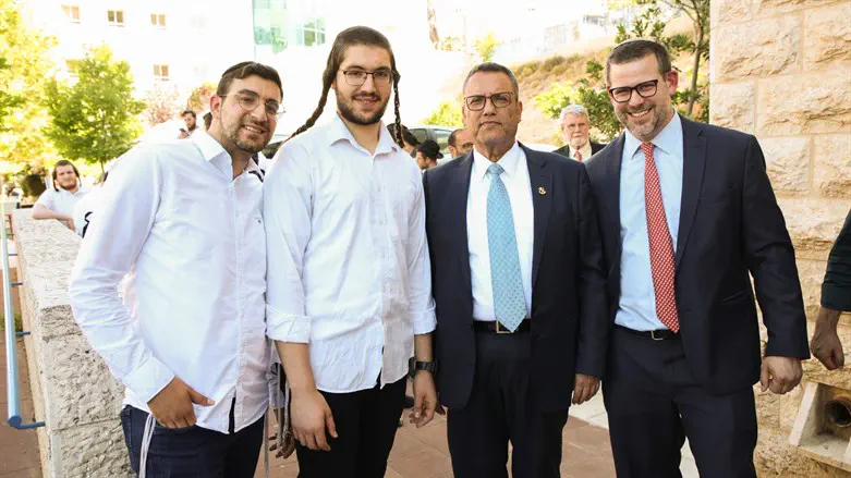 Jerusalem Mayor Moshe Lion with graduates of JCT’s Mechina program and JCT VP Doni Fogel