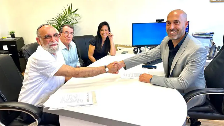 יזדי עם הרצל בן ארי