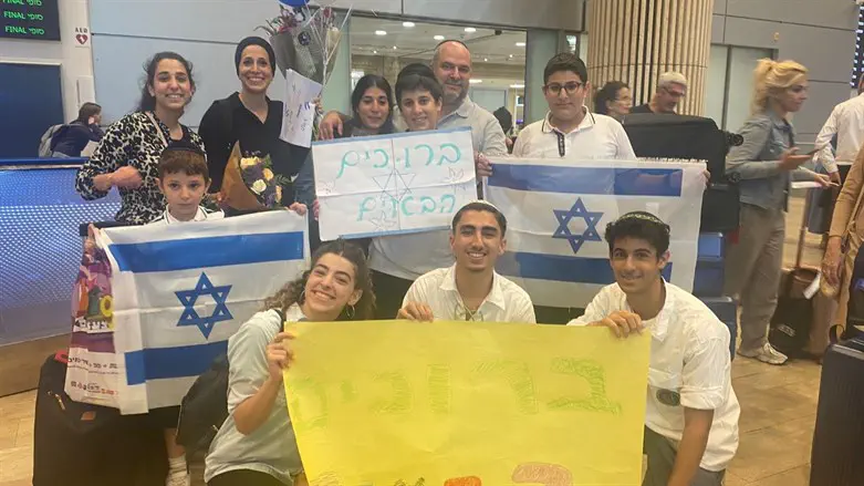 מקבלים את פני העולים