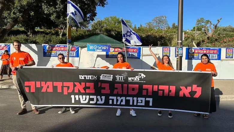 שיראל במחאת 'תנועת הסטודנטים'