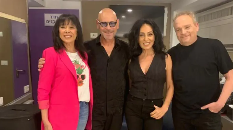 מאחורי הקלעים